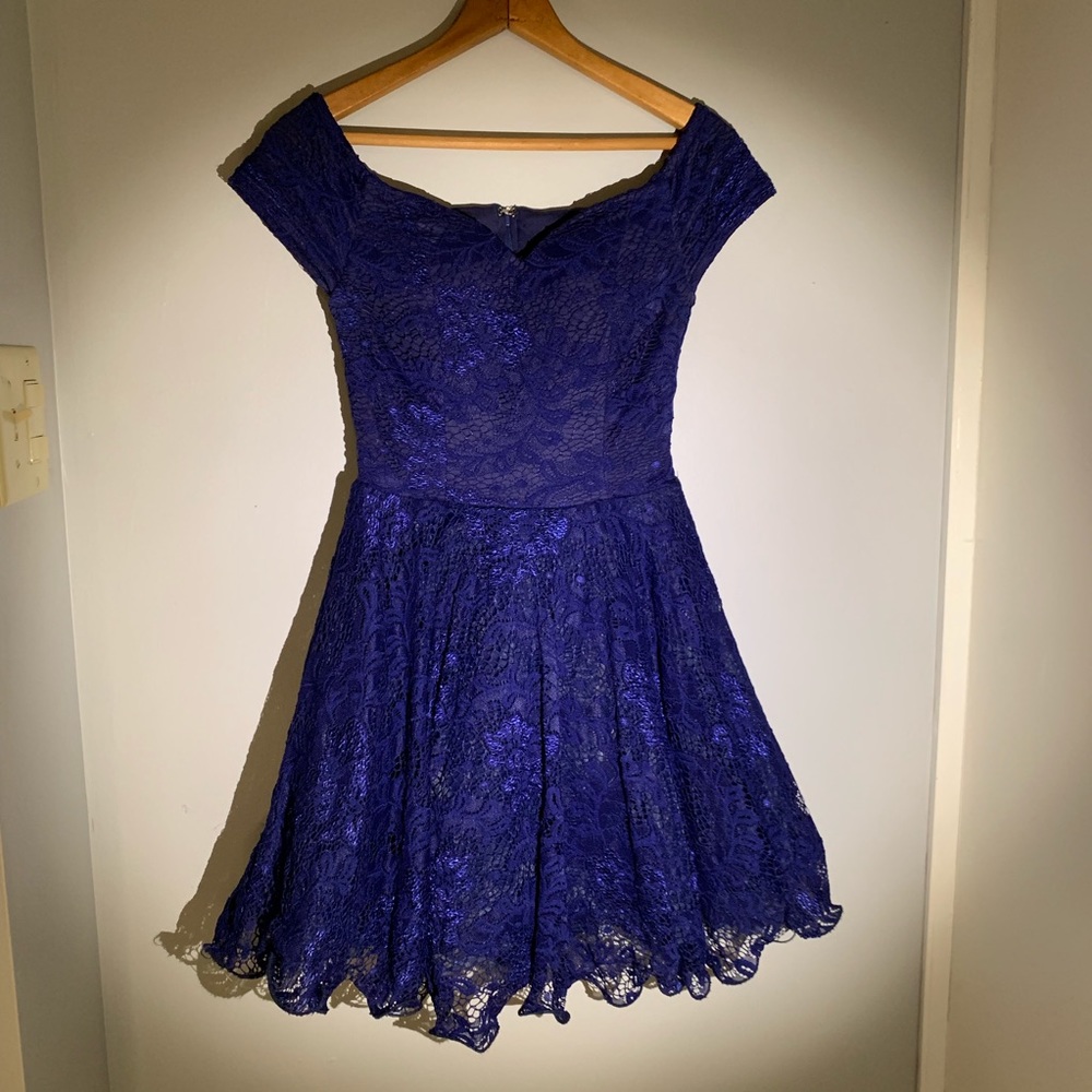 Flouncy blue prom dress